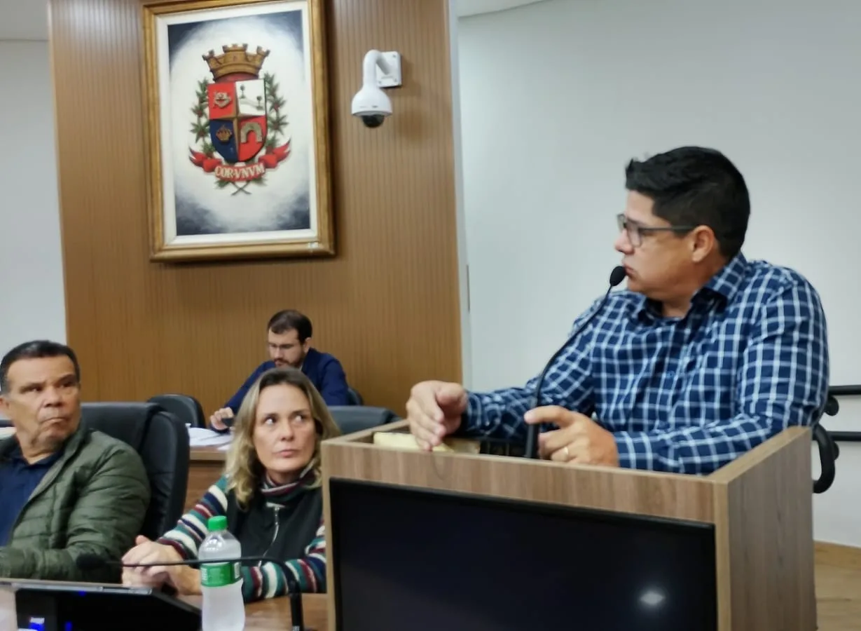 
  Denis Machado apresenta avanços da Saúde durante sessão na Câmara