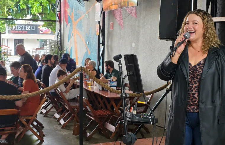 Quintal do Villa’s comemora Dia das Mães com casa lotada, buffet especial e show de Marcela Oliveira