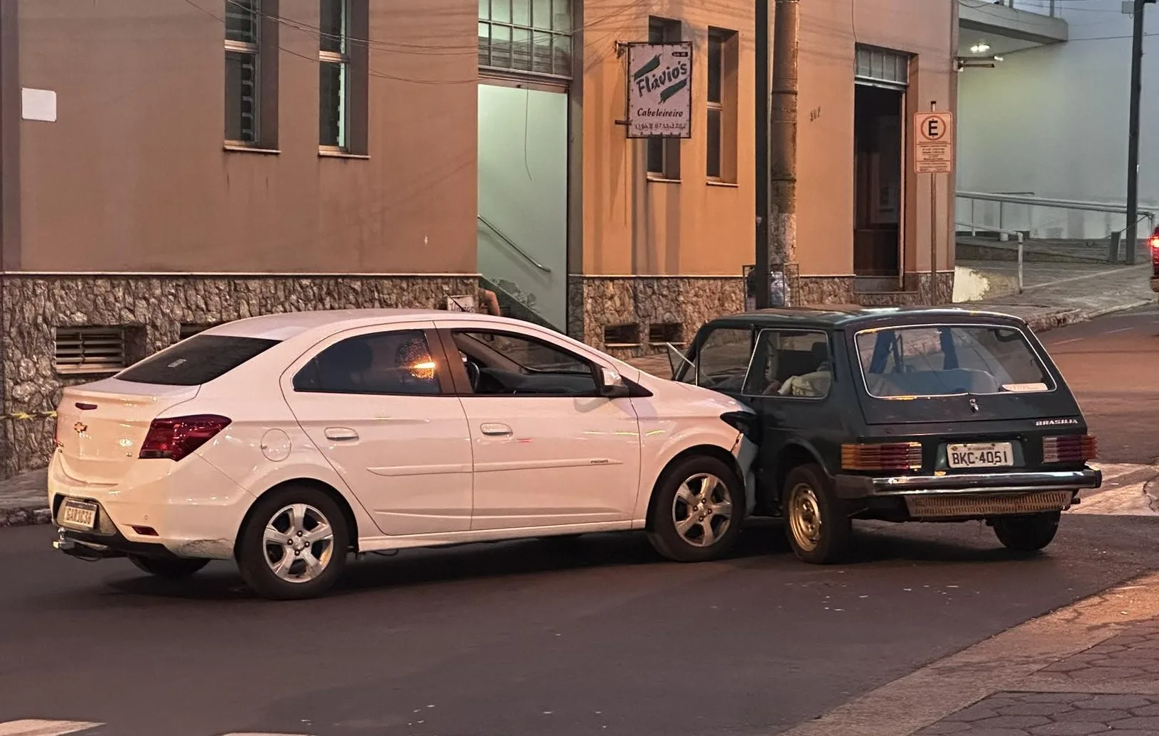 
  Dois acidentes no mesmo dia reacendem debate sobre segurança em cruzamento do Centro Cultural