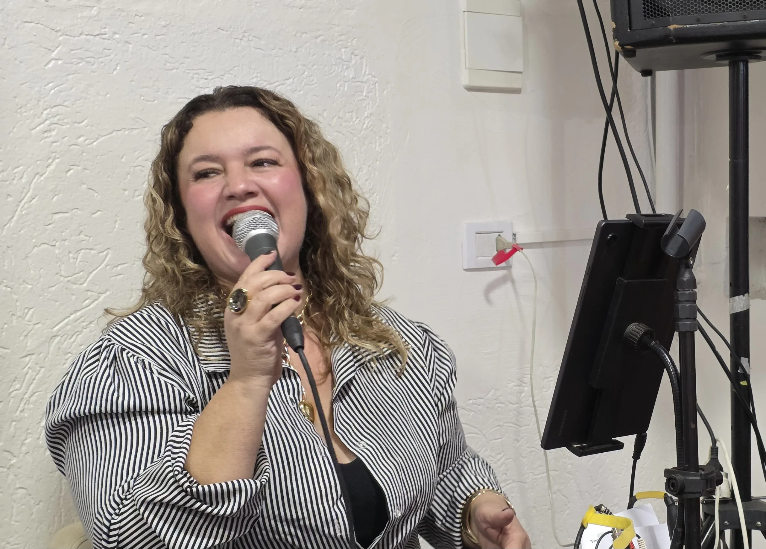 
  Marcela Oliveira embala noite de casa cheia na Pizza Kid