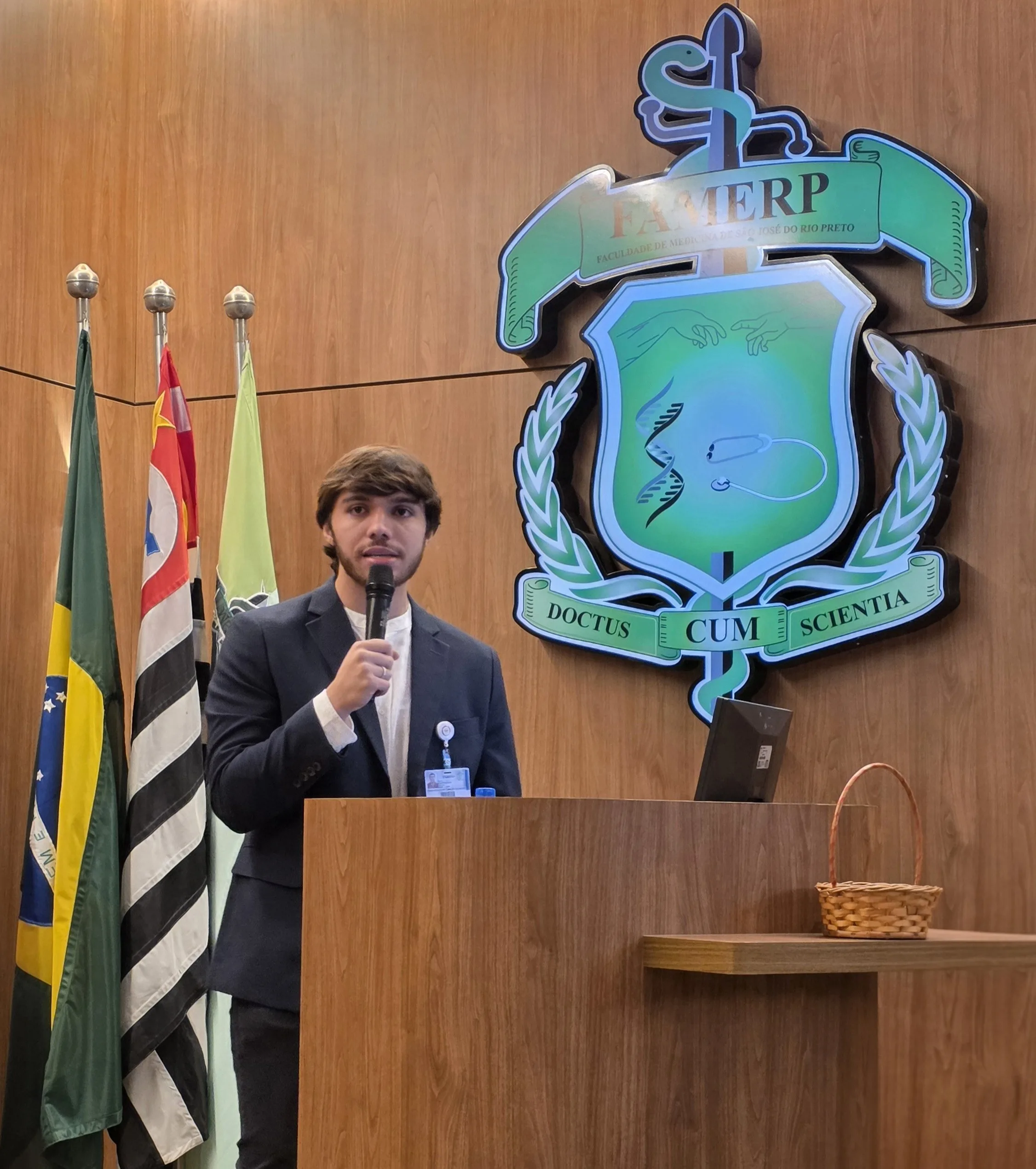 
  Juan Gongora conquista nota 10 em apresentação de TCC na FAMERP