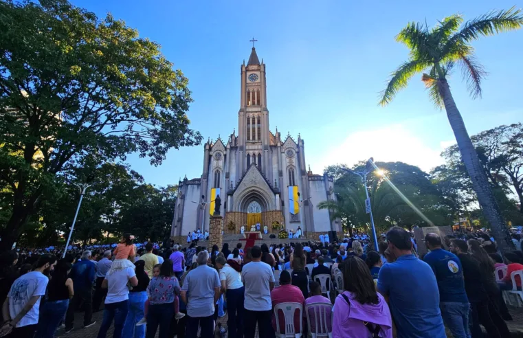 Corpus Christi reúne mais de 2 mil fiéis e transforma ruas de Taquaritinga em cenário de fé e arte