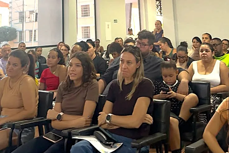 Vôlei gratuito mobiliza famílias e abre novas oportunidades para crianças e adolescentes