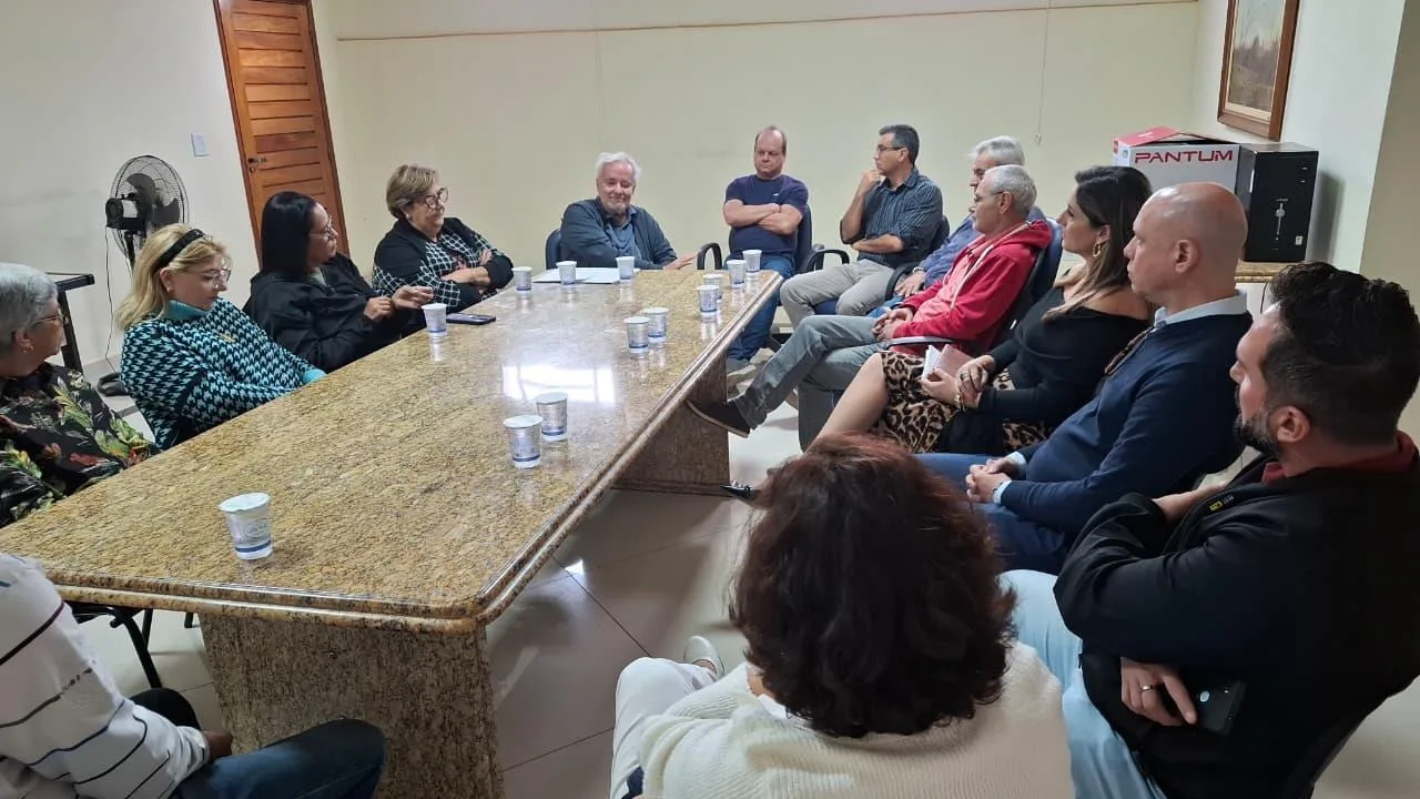 
  Atrasos nos repasses ao IPREMT preocupam servidores e mobilizam reunião no Paço Municipal