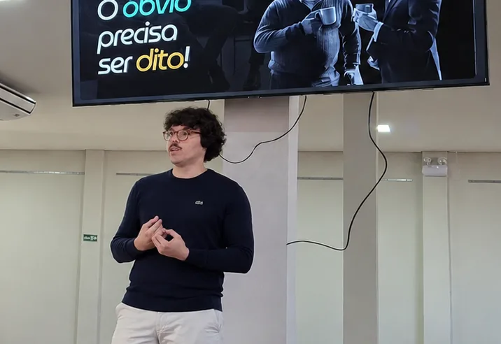 Palestra de oratória promovida pela Agenda Jovem fortalece formação dos integrantes do Parlamento Jovem