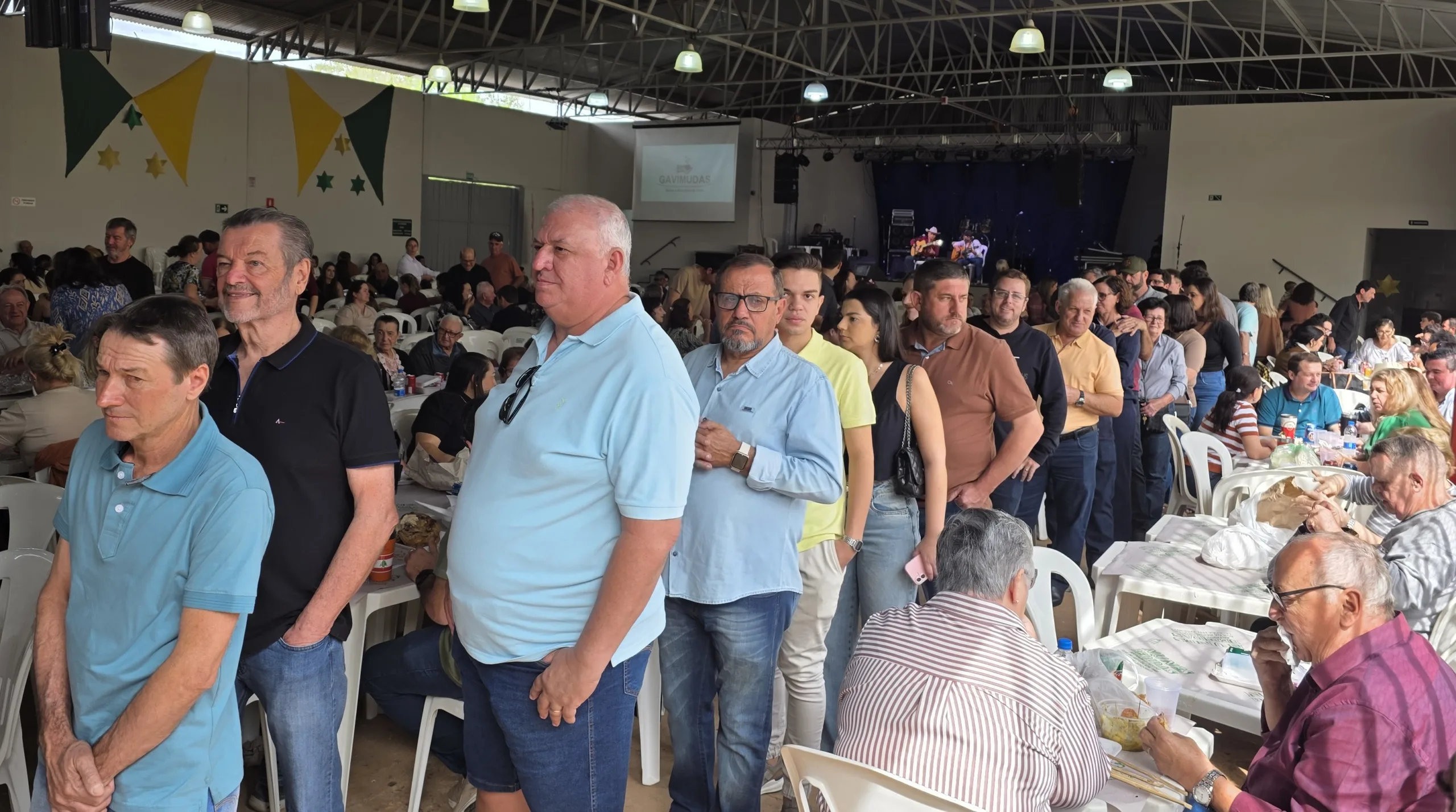 
  Furto de cabos paralisa internet e provoca transtornos na quermesse de Jurupema