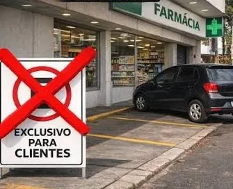Rua não tem dono: vaga em frente ao comércio é de todos