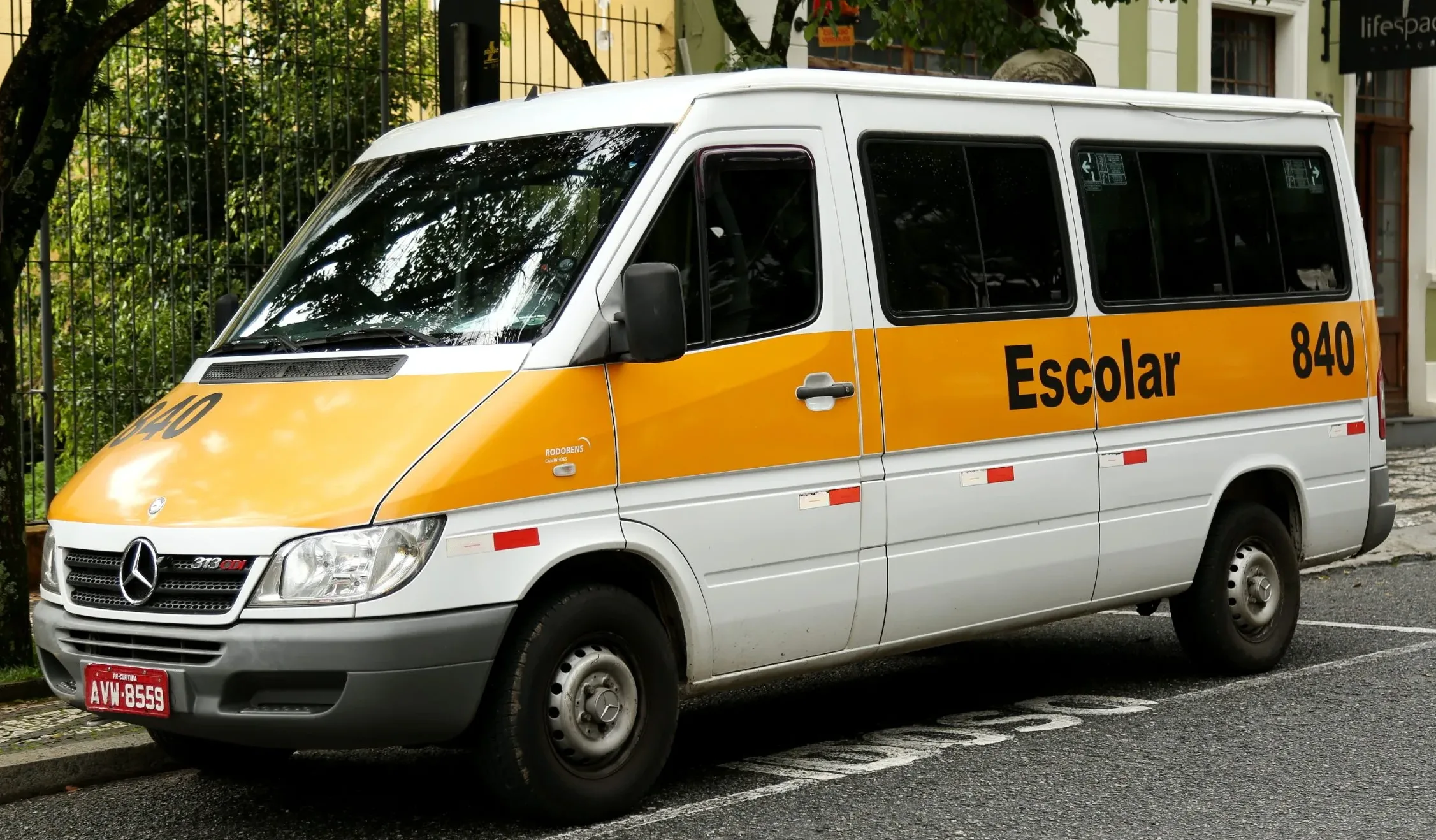 
  “Estamos no limite”: vans escolares podem parar por atraso nos pagamentos