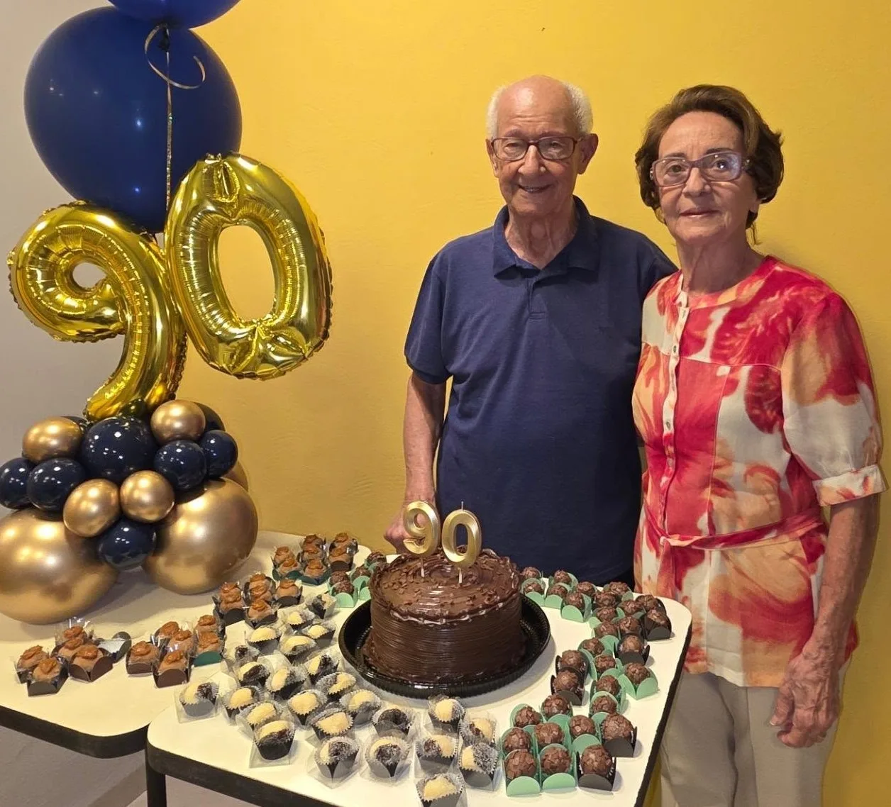 
  Hamilton Aiello comemora 90 anos cercado por familiares, amigos e profissionais da imprensa