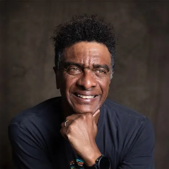 
  Helio De La Peña sobe ao palco do Centro Cultural São Pedro hoje