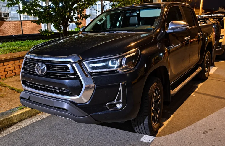 Abordagem na Washington Luís termina com prisão e recuperação de Hilux
